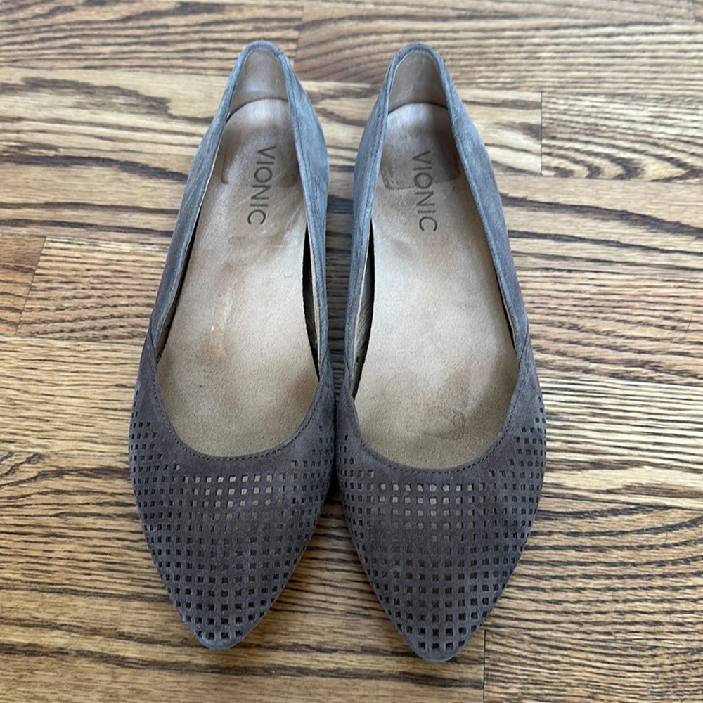Light Brown Vionic Flats 6.5